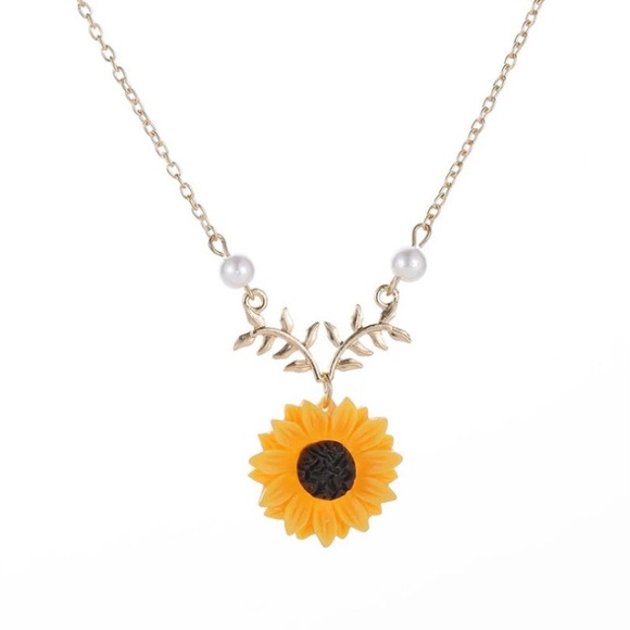 !!LAST ONE!! Sunflower Imitation Pearl Necklace - Picture 2 of 4
